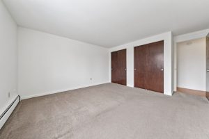 Large bedroom in apartment rentals
