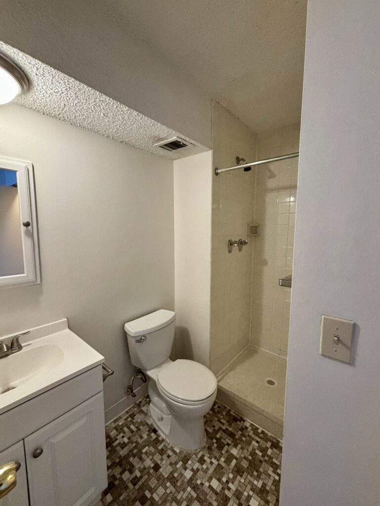 Apartment rental Bathroom near University at Buffalo